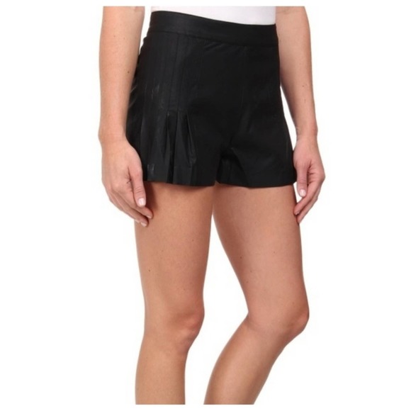 Sam Edelman Faux Leather Pleated Shorts Black 2 - Picture 1 of 10